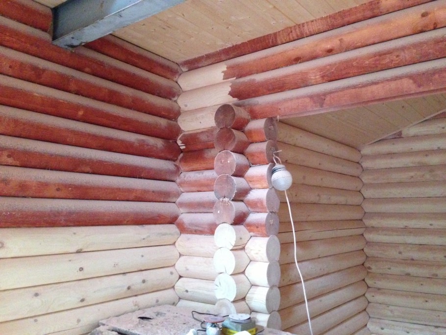 Шлифовка покрашенного сруба