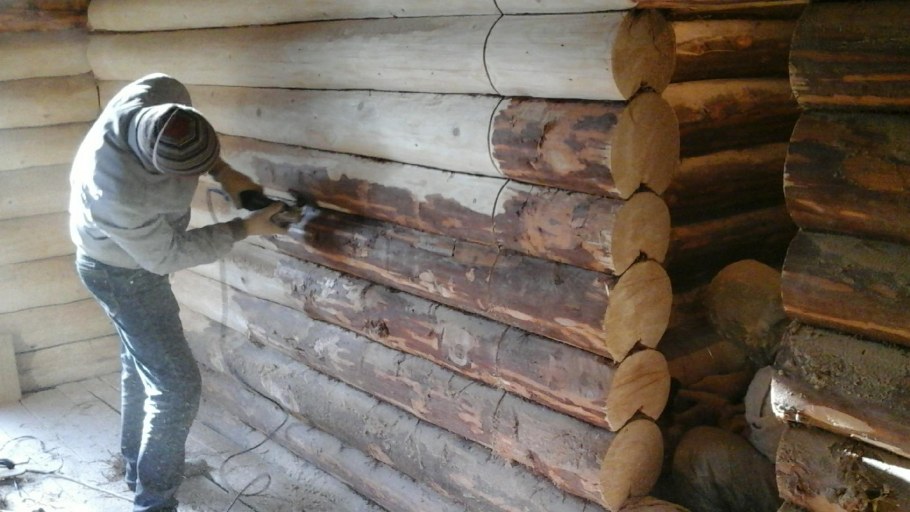 Шлифовка старого деревянного сруба