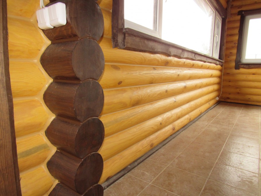 Покраска бревна внутри дома