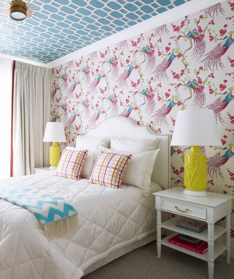 Обои на потолок