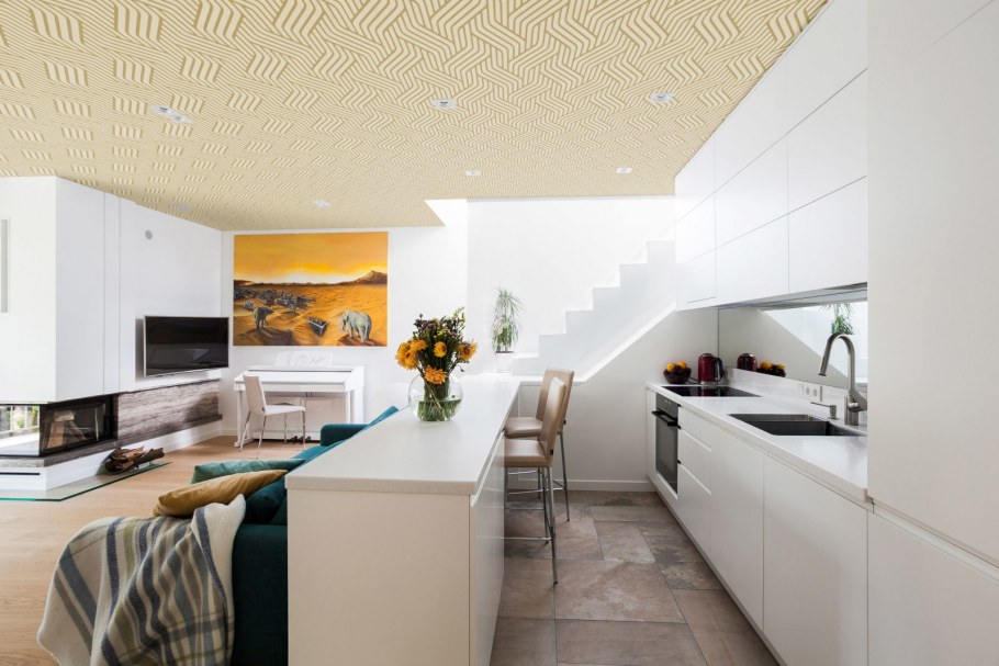 Потолочные обои для кухни