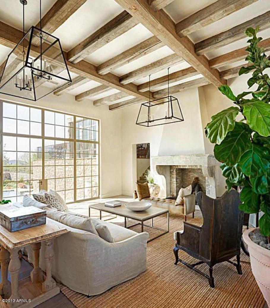 Потолок с деревянными балками