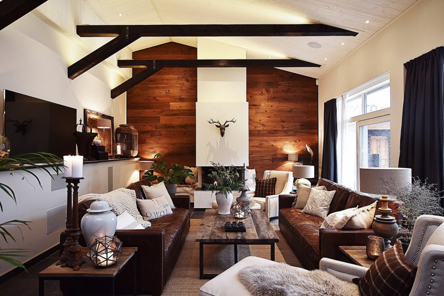 Потолочные балки в интерьере загородного дома