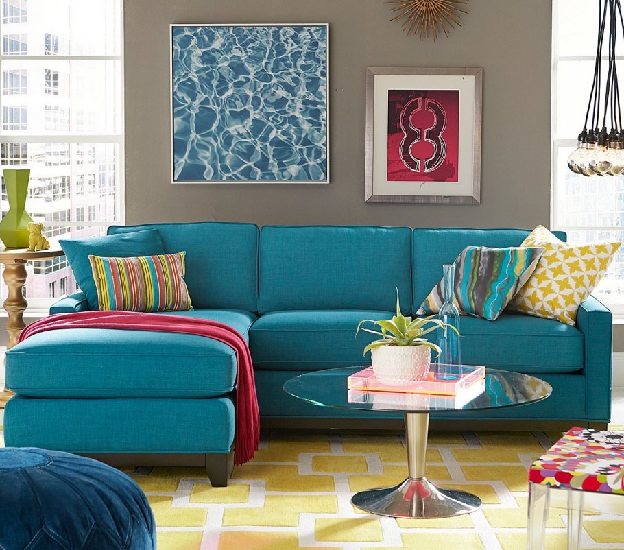 Голубой диван в интерьере