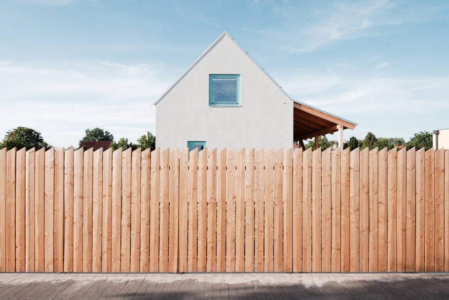 Забор деревянный вертикальный