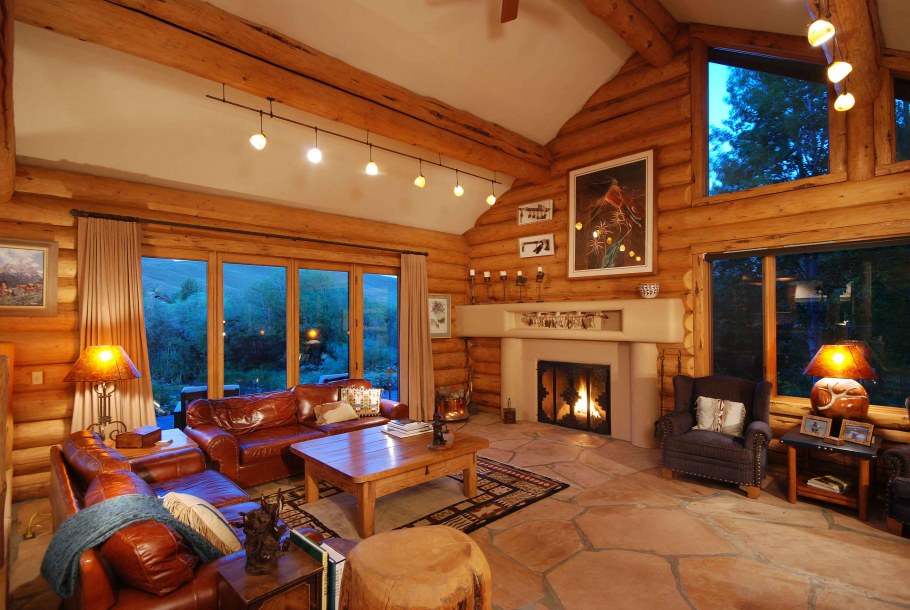 Уютный деревянный домик