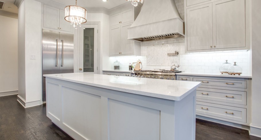 Кухня белый мрамор
