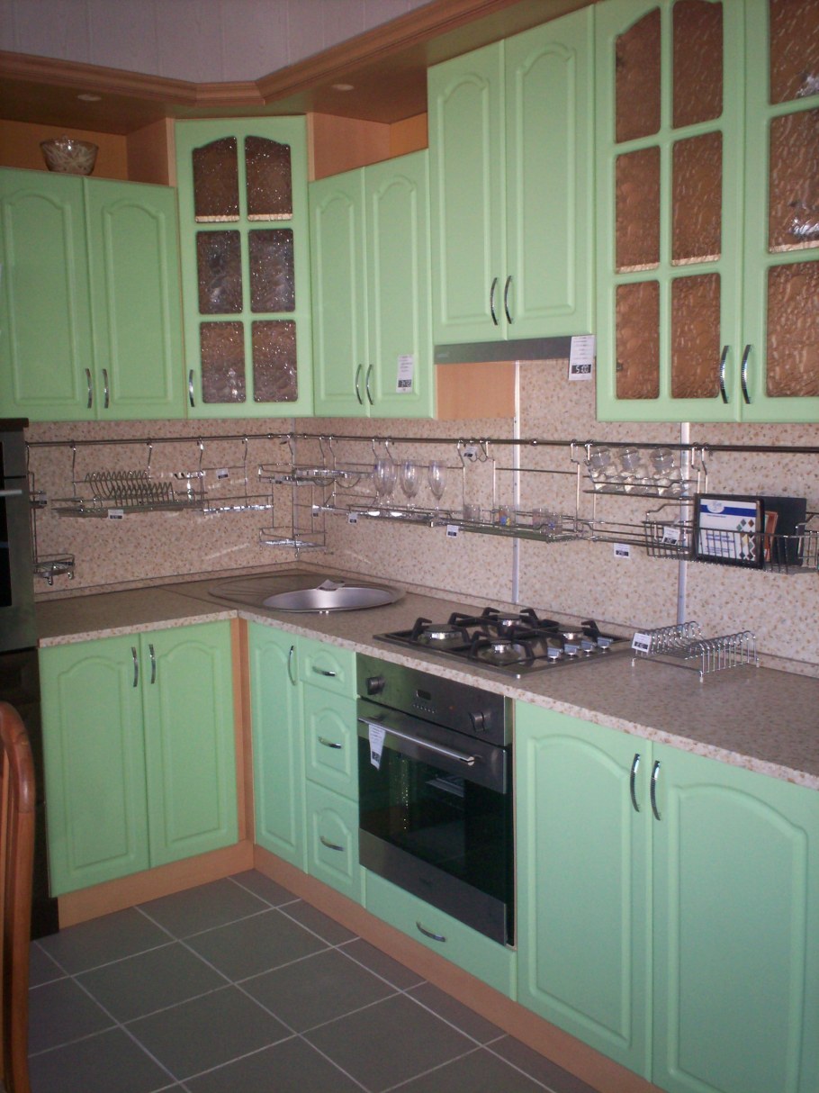 Зеленая кухня МДФ