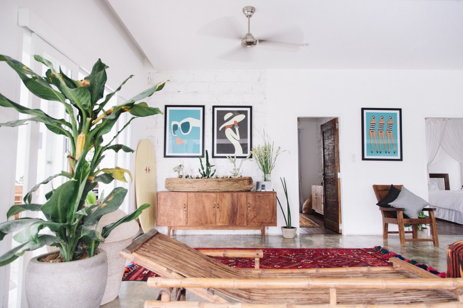 Зеленая кухня с патиной