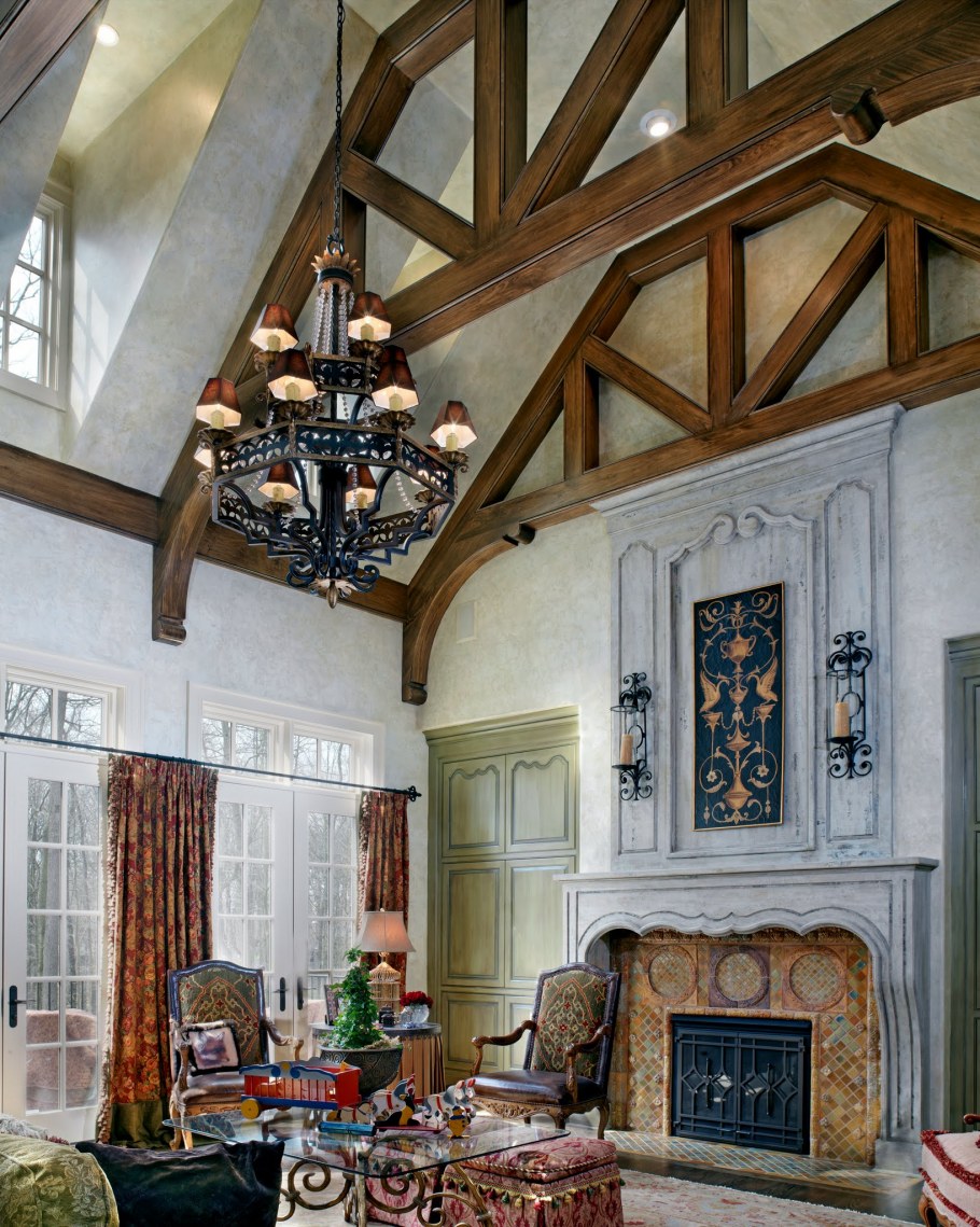 Дом в замковом стиле высокие потолки