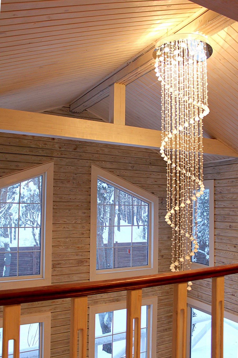 Люстра для второго света в деревянном доме