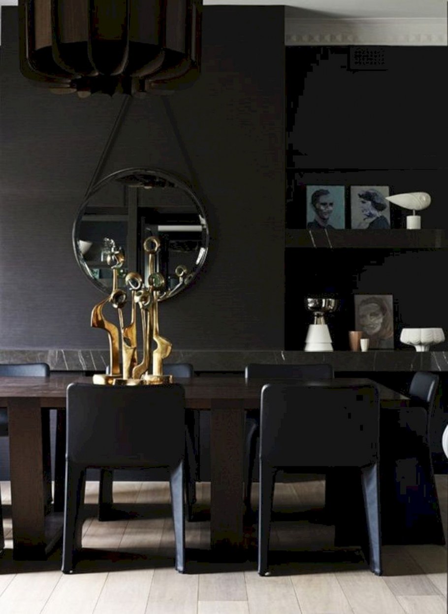Столовая в темных тонах