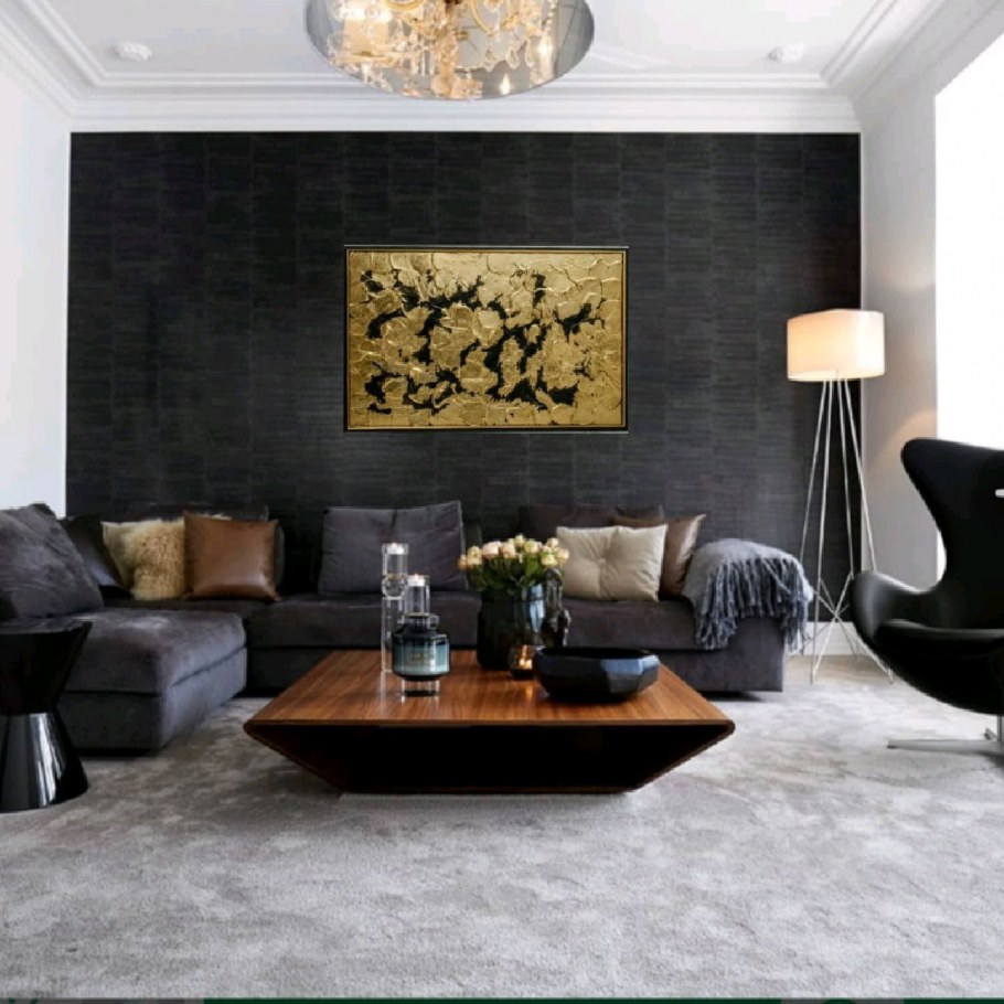 Гостиная с черным диваном