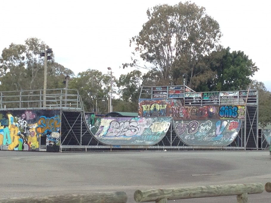 Фото осени в дворе Яндекс дзен