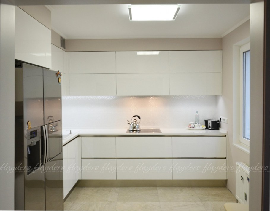 Кухня белый глянец до потолка