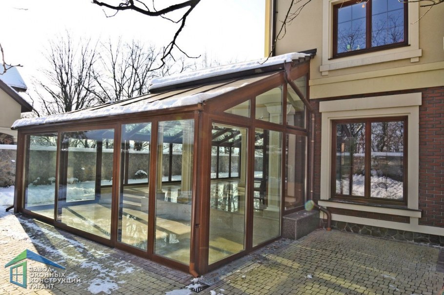 Стеклянная пристройка к частному дому