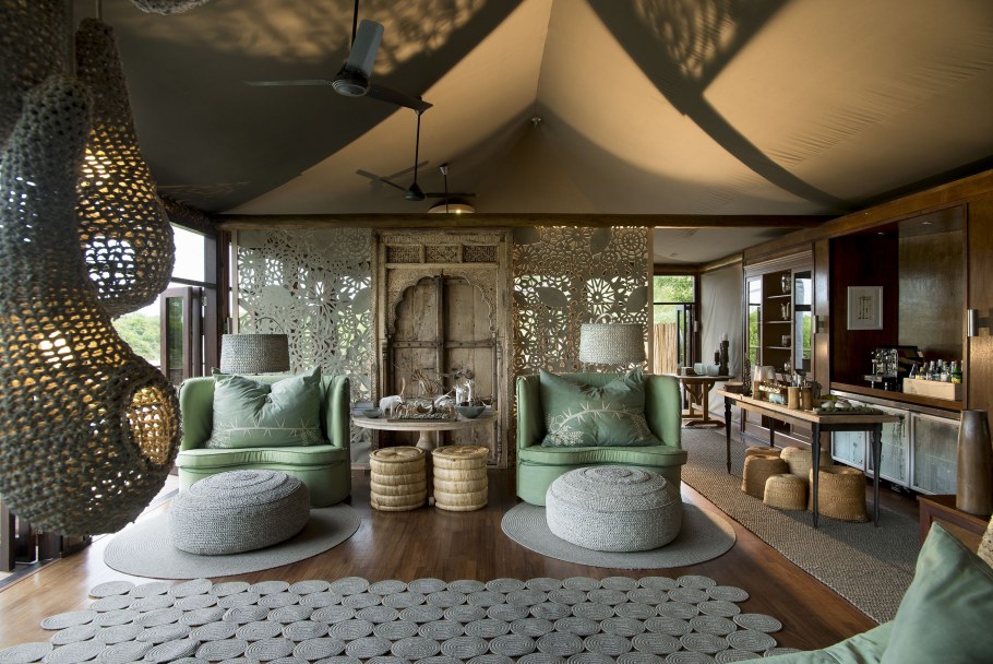 Натяжной потолок в африканском стиле