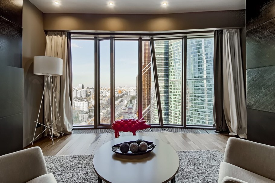 Интерьер с панорамными окнами