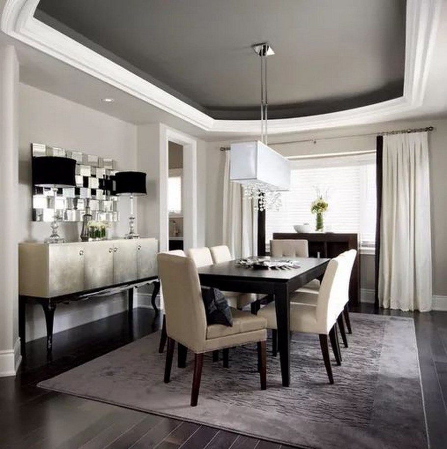 Интерьер потолка в гостиной столовой