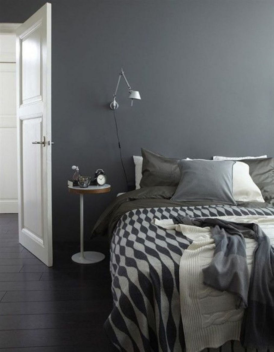 Серая комната