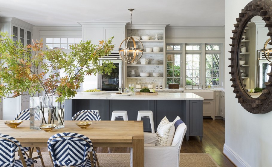 Зона столовой на кухне