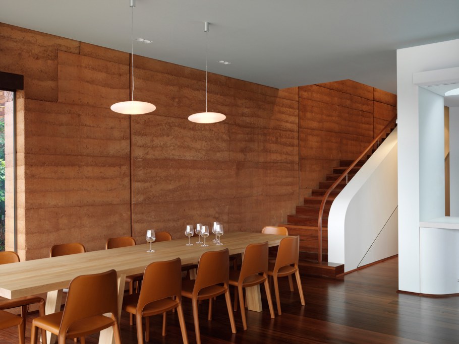 Отделка стен ламинатом в офисе