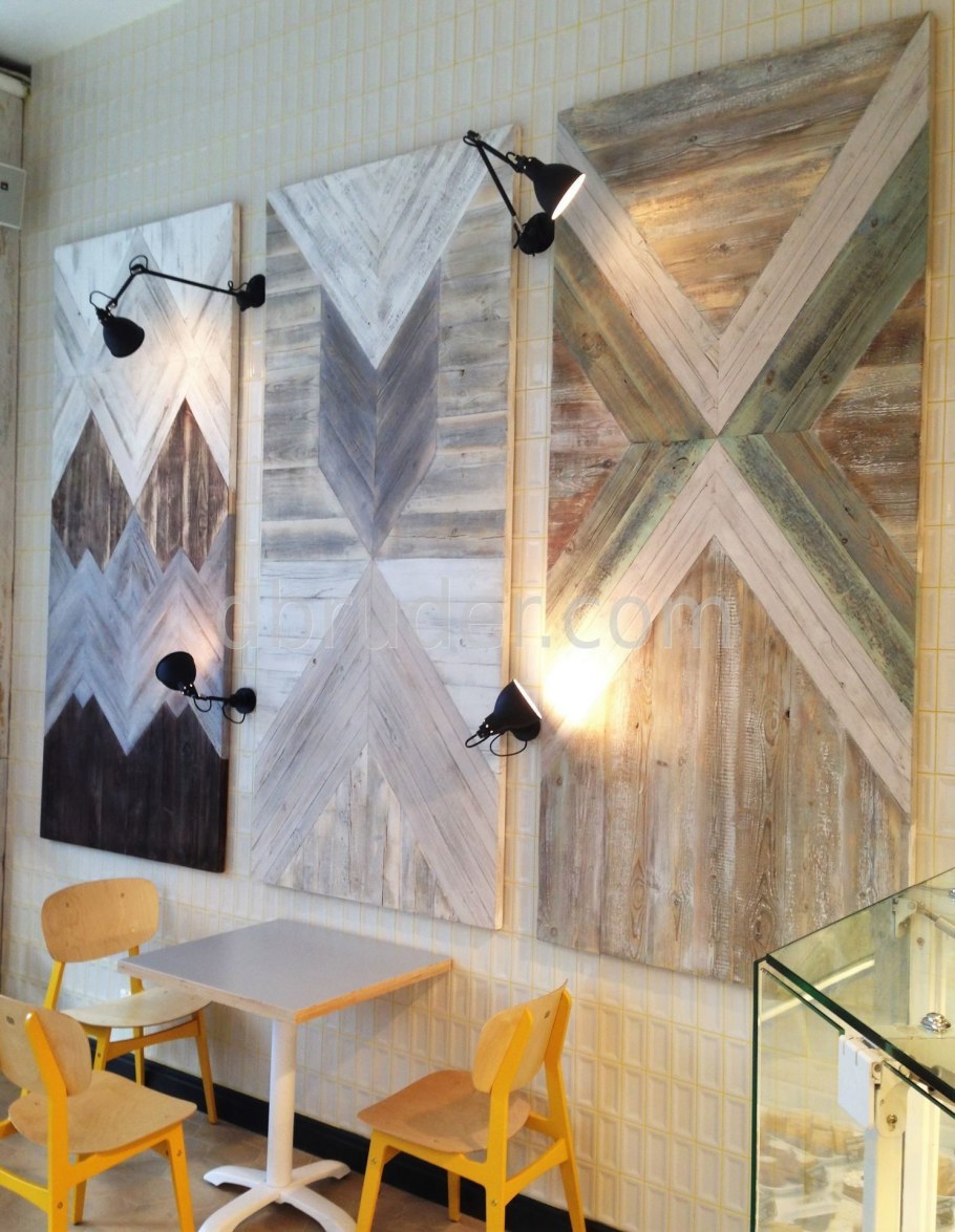 Амбарная доска в интерьере кухни