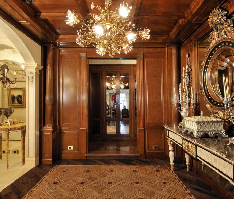 Холл в классическом стиле