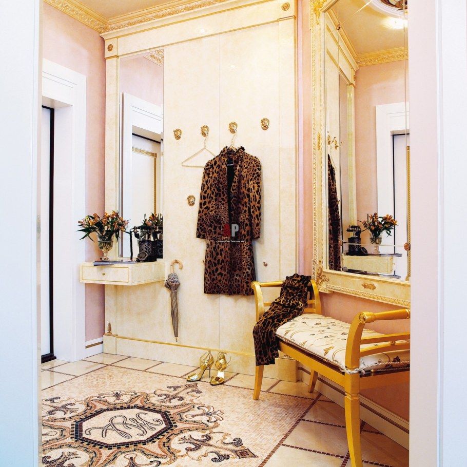 Прихожая в греческом стиле