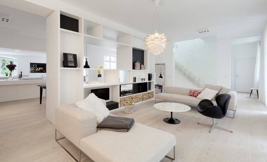 Гостиная со светлыми полами