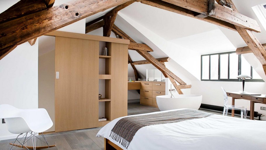 Комната с мансардной крышей