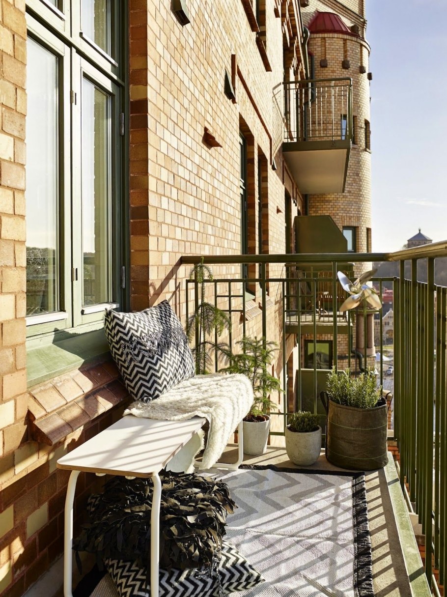 Отделка открытого балкона