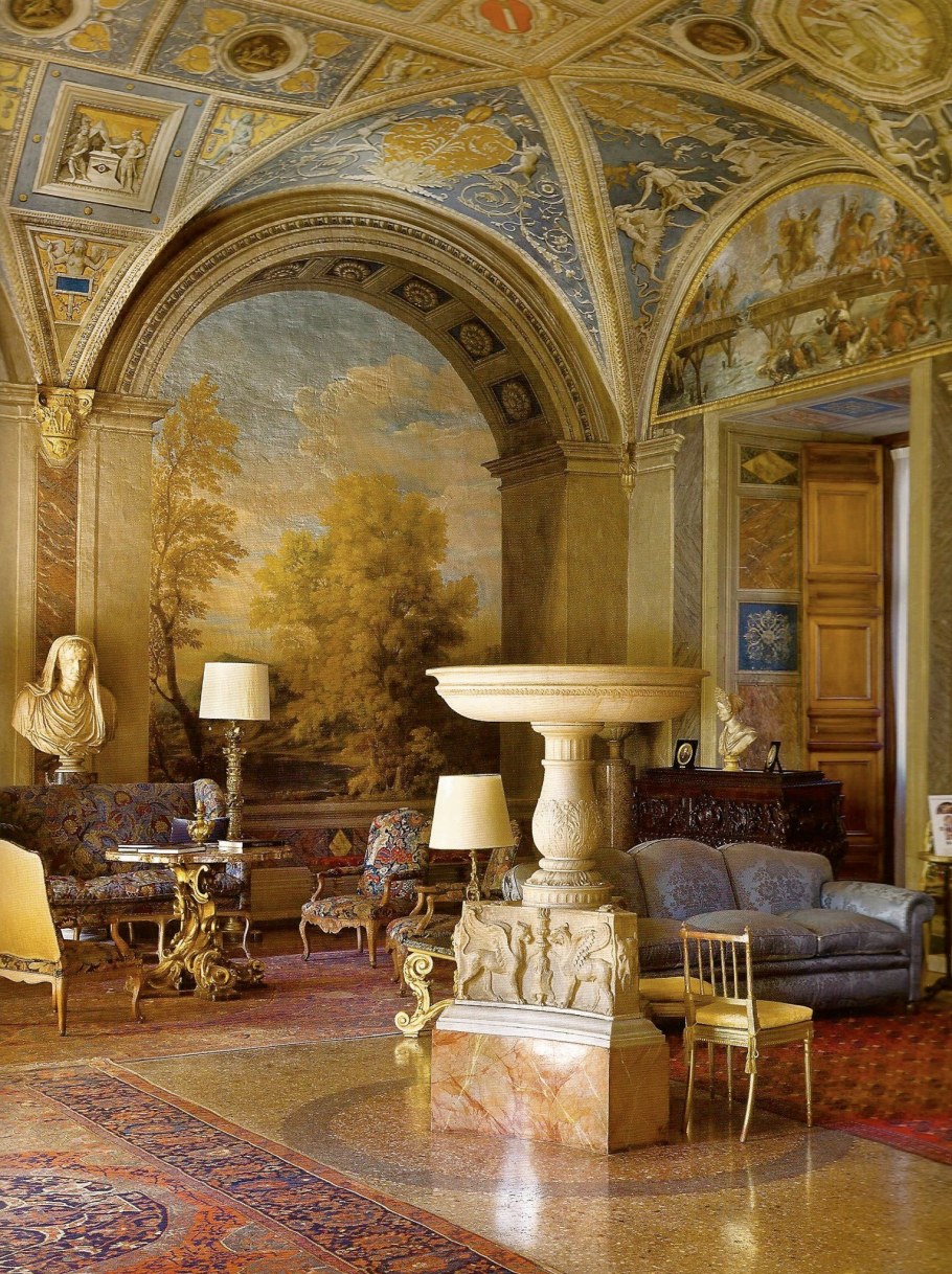 Интерьер палаццо 17 века в Риме