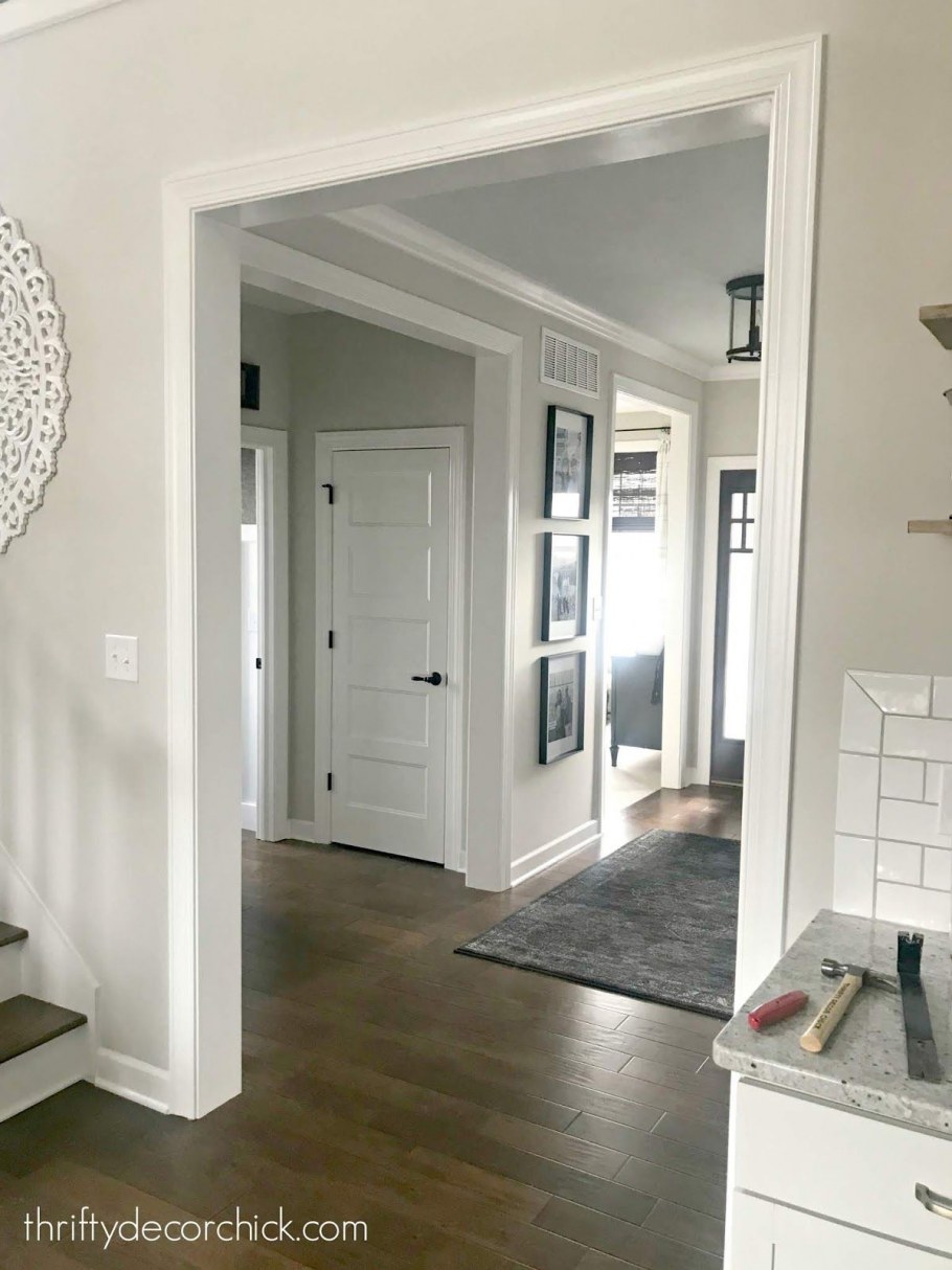 Дверной проем в современном стиле