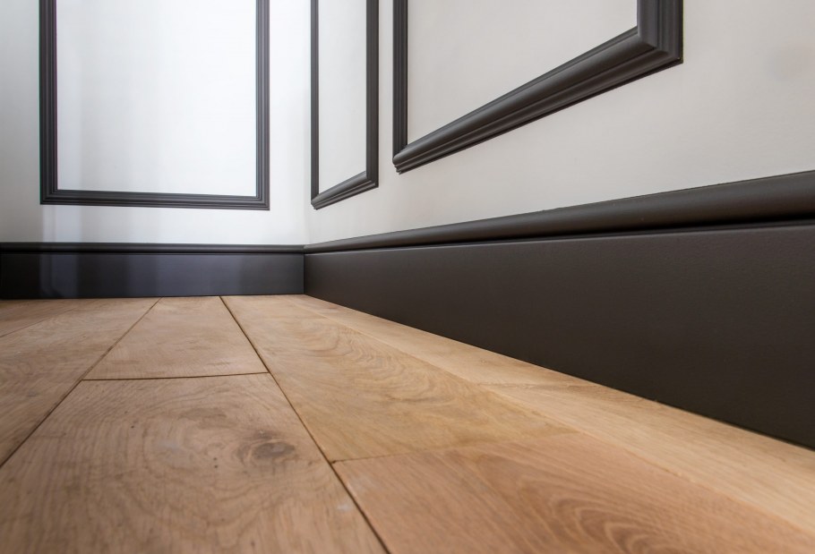 Белый плинтус в интерьере