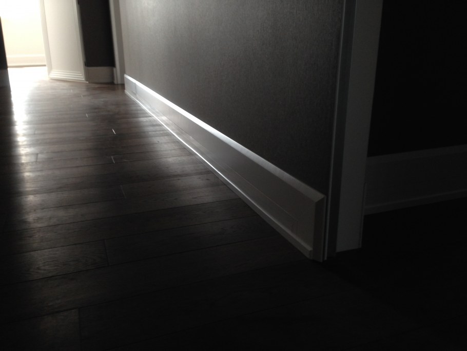 Плинтус в квартире лофт