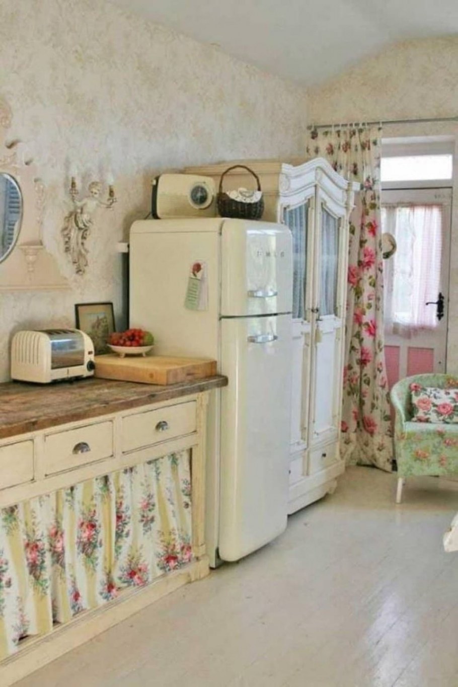 Кухонные шкафчики с занавесками