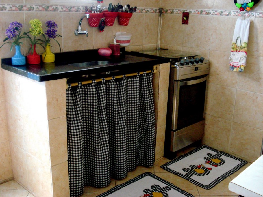 Кухонные шкафы со шторками