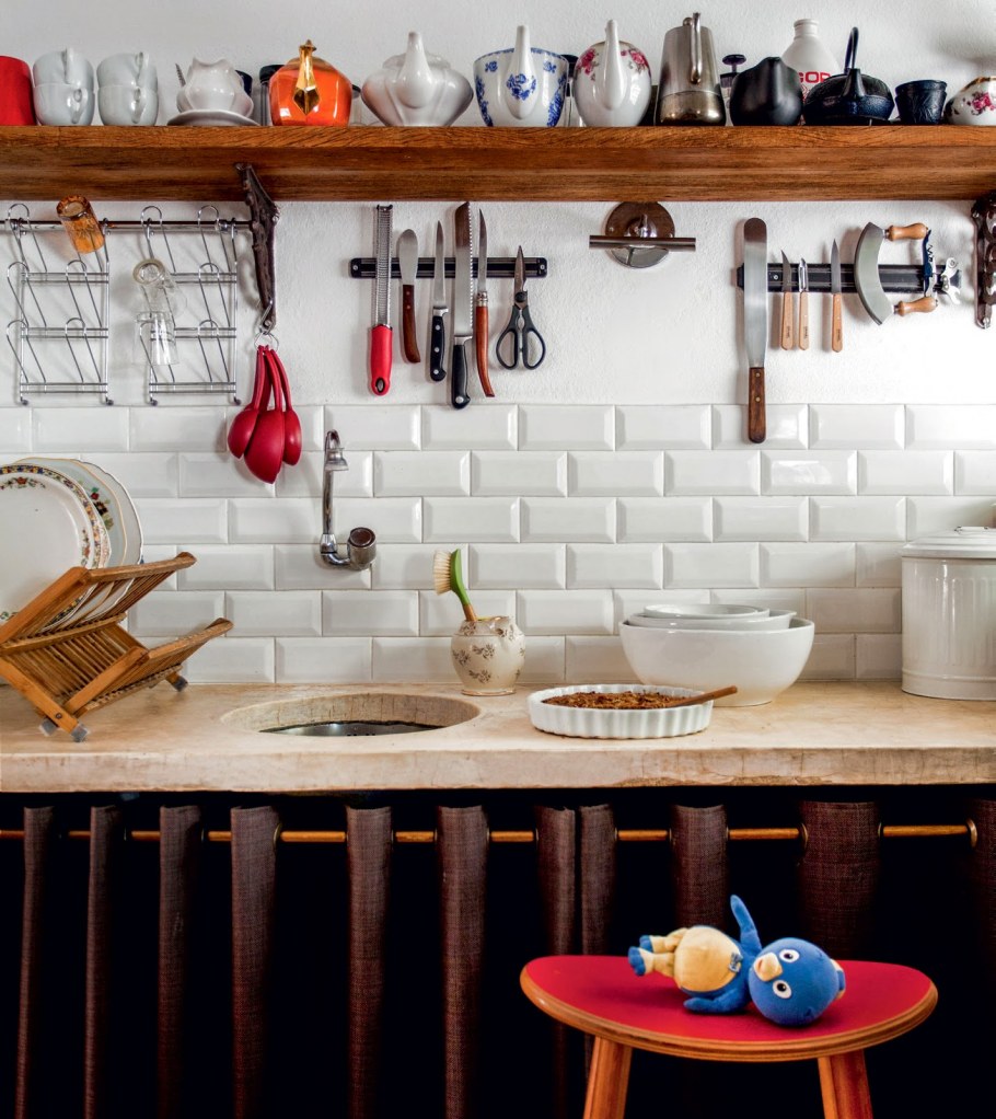 Шторки на кухонных ящиках