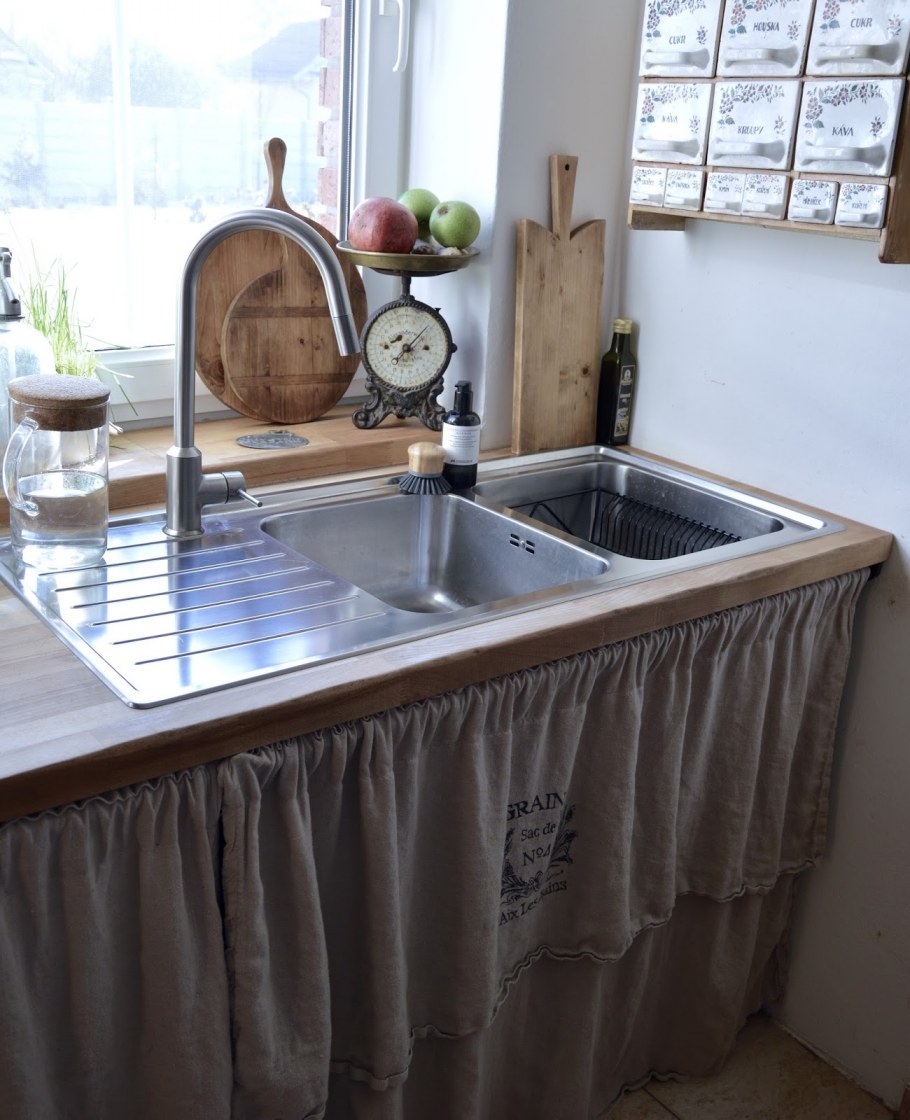 Кухонные шкафы со шторками