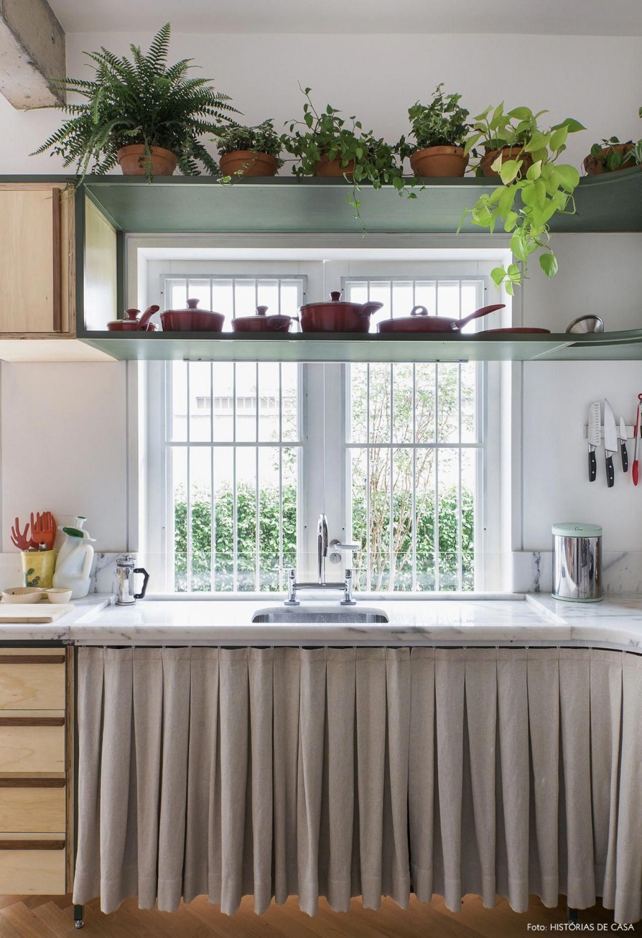 Кухонные шкафы со шторками