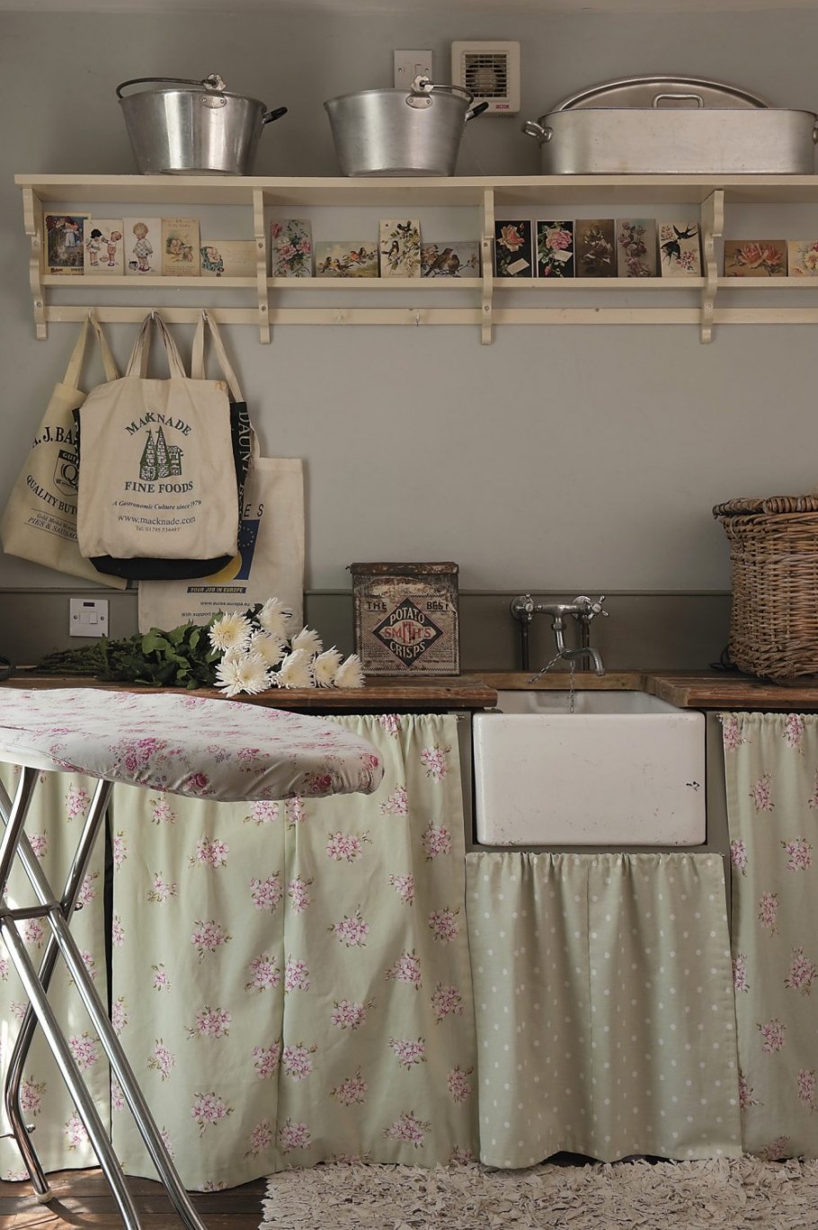 Кухонный гарнитур со шторками