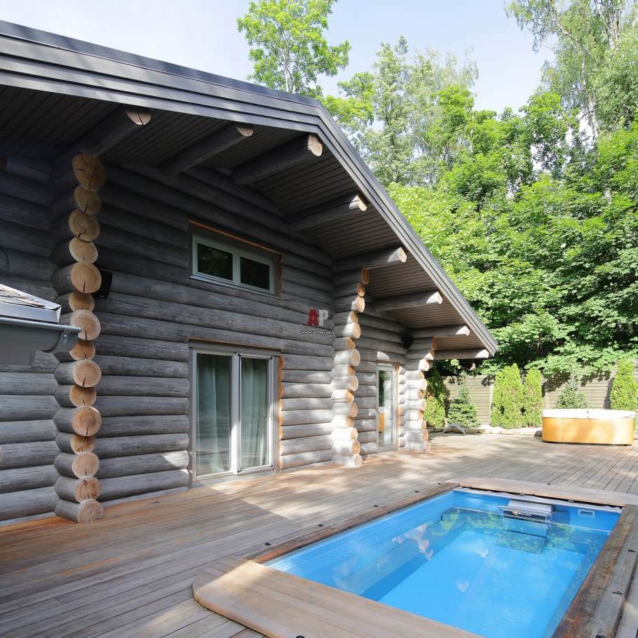 Баня с бассейном на веранде