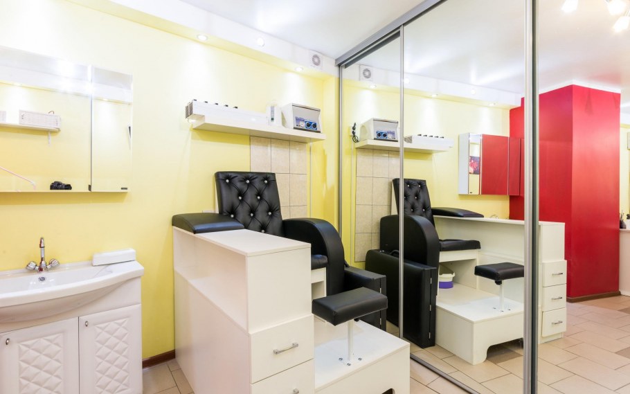 Интерьеры парикмахерских эконом класса