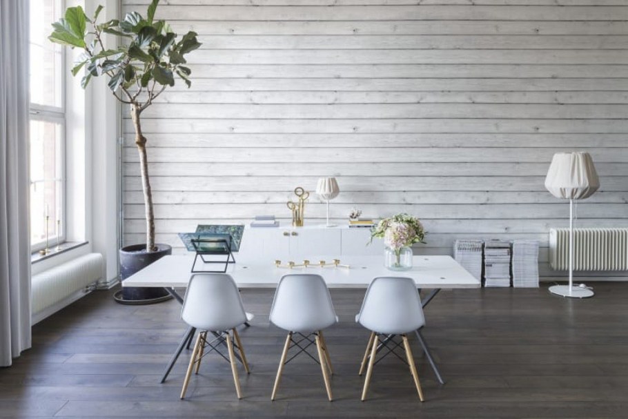 Белая деревянная стена