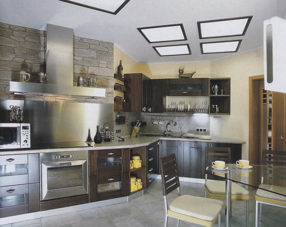 Современная кухня с окном