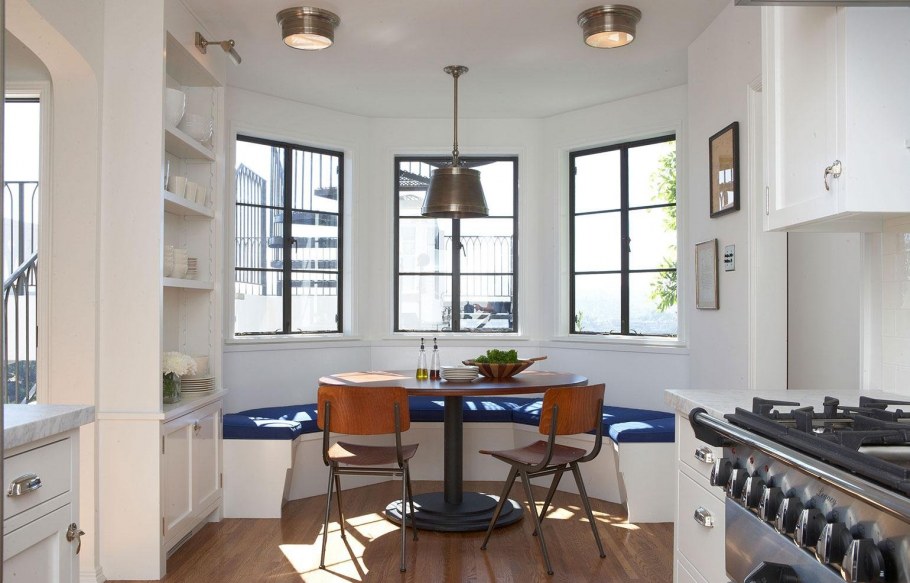 Зеркальный шкаф на кухне