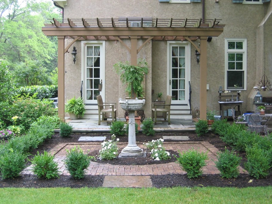 Колониальный ландшафтный стиль