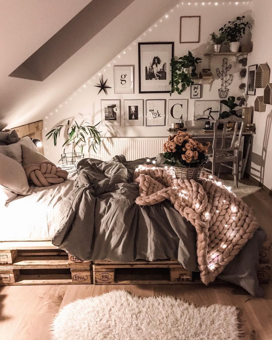 Спальня на мансарде в стиле бохо