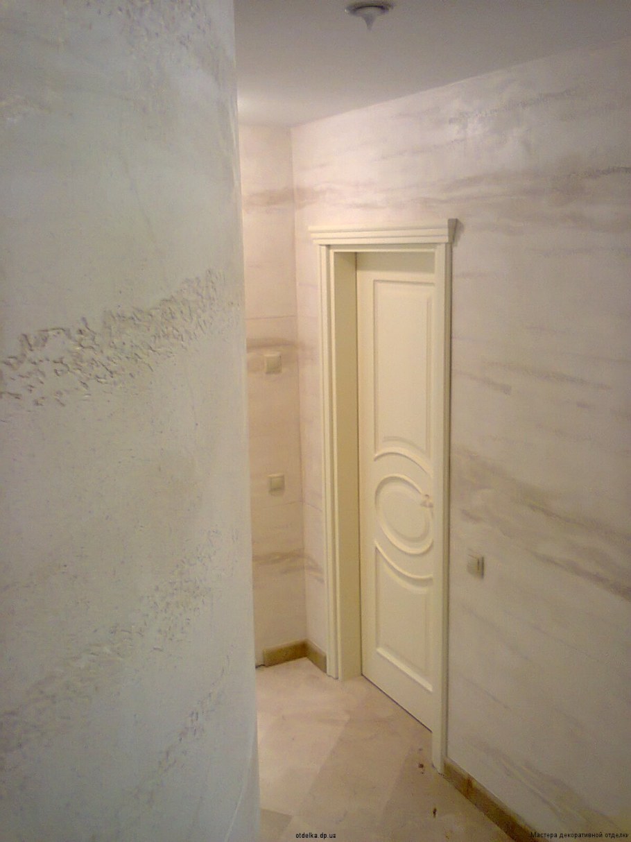 Декоративная штукатурка травертин коридор